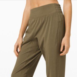 Lululemon Sunsetter Jogger 28"